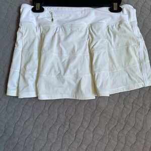 Lululemon tennis skirt gently worn; size 8